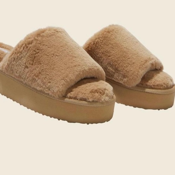 Muk Luks Shoes - ✨ 🆕  MUK LUKS IRISH CREAM SLIDES
